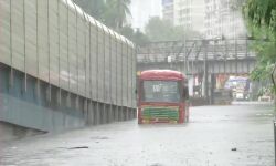 മുംബൈയില് കനത്ത മഴ; പല പ്രദേശങ്ങളും വെള്ളത്തില് മുങ്ങി മുംബൈയില് കനത്ത മഴ; പല പ്രദേശങ്ങളും വെള്ളത്തില് മുങ്ങി