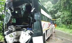 മാക്കൂട്ടത്ത് ബസ് അപകടം; ഡ്രൈവര് മരിച്ചു; നിരവധി പേര്ക്ക് പരിക്ക് മാക്കൂട്ടത്ത് ബസ് അപകടം; ഡ്രൈവര് മരിച്ചു; നിരവധി പേര്ക്ക് പരിക്ക്