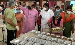 ബിരിയാണി ചലഞ്ച് വഴി വിദ്യാര്ത്ഥികള്ക്ക് മൊബൈല് ഫോണ്: ആര്യാട് പഞ്ചായത്തില് ലഭിച്ചത് 6,500 ബിരിയാണി ഓര്ഡര് ബിരിയാണി ചലഞ്ച് വഴി വിദ്യാര്ത്ഥികള്ക്ക് മൊബൈല് ഫോണ്: ആര്യാട് പഞ്ചായത്തില് ലഭിച്ചത് 6,500 ബിരിയാണി ഓര്ഡര്