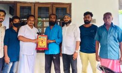 പരപ്പനങ്ങാടി: കരുണ വറ്റാത്ത മനസ്സിന്റെ ഉടമ റഫീഖിന് എസ്ഡിപിഐയുടെ ആദരം പരപ്പനങ്ങാടി: കരുണ വറ്റാത്ത മനസ്സിന്റെ ഉടമ റഫീഖിന് എസ്ഡിപിഐയുടെ ആദരം