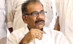 പീഡന പരാതി ഒത്തുതീര്‍പ്പാക്കാന്‍ ശ്രമിച്ചെന്ന് ആരോപണം: രാജിവയ്ക്കില്ലെന്ന് മന്ത്രി എ കെ ശശീന്ദ്രന്‍