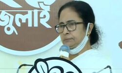 കോണ്ഗ്രസും സിപിഎമ്മും ബംഗാളില് ഇന്ഡ്യ സഖ്യത്തിന്റെ ഭാഗമല്ലെന്ന് മമതാ ബാനര്ജി കോണ്ഗ്രസും സിപിഎമ്മും ബംഗാളില് ഇന്ഡ്യ സഖ്യത്തിന്റെ ഭാഗമല്ലെന്ന് മമതാ ബാനര്ജി