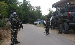 സോപോറില്‍ സായുധരും സൈന്യവും തമ്മില്‍ ഏറ്റുമുട്ടല്‍ തുടരുന്നു