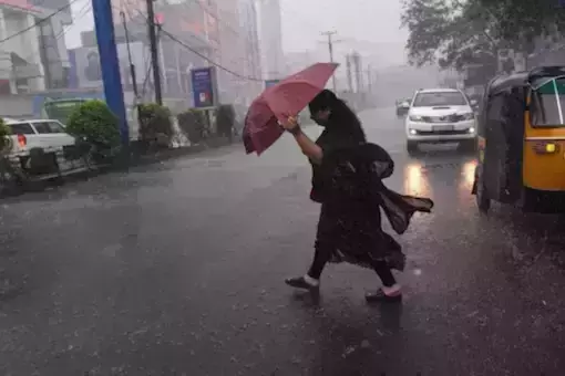 സംസ്ഥാനത്ത് ഇന്ന് ഒറ്റപ്പെട്ട ശക്തമായ മഴയ്ക്ക് സാധ്യത സംസ്ഥാനത്ത് ഇന്ന് ഒറ്റപ്പെട്ട ശക്തമായ മഴയ്ക്ക് സാധ്യത