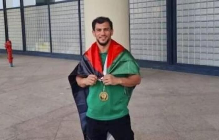 ഫലസ്തീന് പിന്തുണ; ഇസ്രായേലിനെതിരായ മല്സരത്തില് നിന്ന് പിന്മാറി അള്ജീരിയന് താരം ഫലസ്തീന് പിന്തുണ; ഇസ്രായേലിനെതിരായ മല്സരത്തില് നിന്ന് പിന്മാറി അള്ജീരിയന് താരം