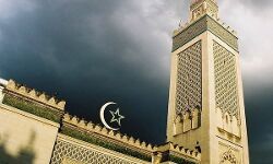 പ്രസംഗത്തില്‍ ഉദ്ധരിച്ച ഖുര്‍ആന്‍ വചനങ്ങളെ കുറിച്ച് പരാതി; ഫ്രാന്‍സില്‍ പള്ളി ഇമാമിനെ പിരിച്ചുവിട്ടു