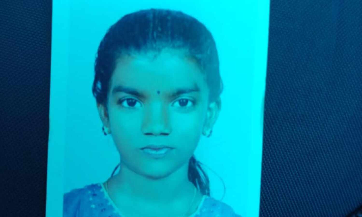 ഒമ്പതാം ക്ലാസ് വിദ്യാര്ഥിനിയെ തൂങ്ങി മരിച്ച നിലയില് കണ്ടെത്തി ഒമ്പതാം ക്ലാസ് വിദ്യാര്ഥിനിയെ തൂങ്ങി മരിച്ച നിലയില് കണ്ടെത്തി