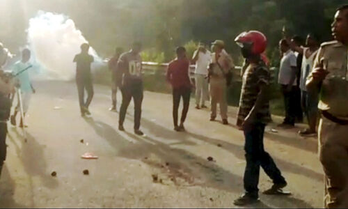 മിസോറാം പോലിസ് ലൈറ്റ് മെഷീന് ഗണ് ഉപയോഗിച്ചെന്ന് അസം മുഖ്യമന്ത്രി മിസോറാം പോലിസ് ലൈറ്റ് മെഷീന് ഗണ് ഉപയോഗിച്ചെന്ന് അസം മുഖ്യമന്ത്രി