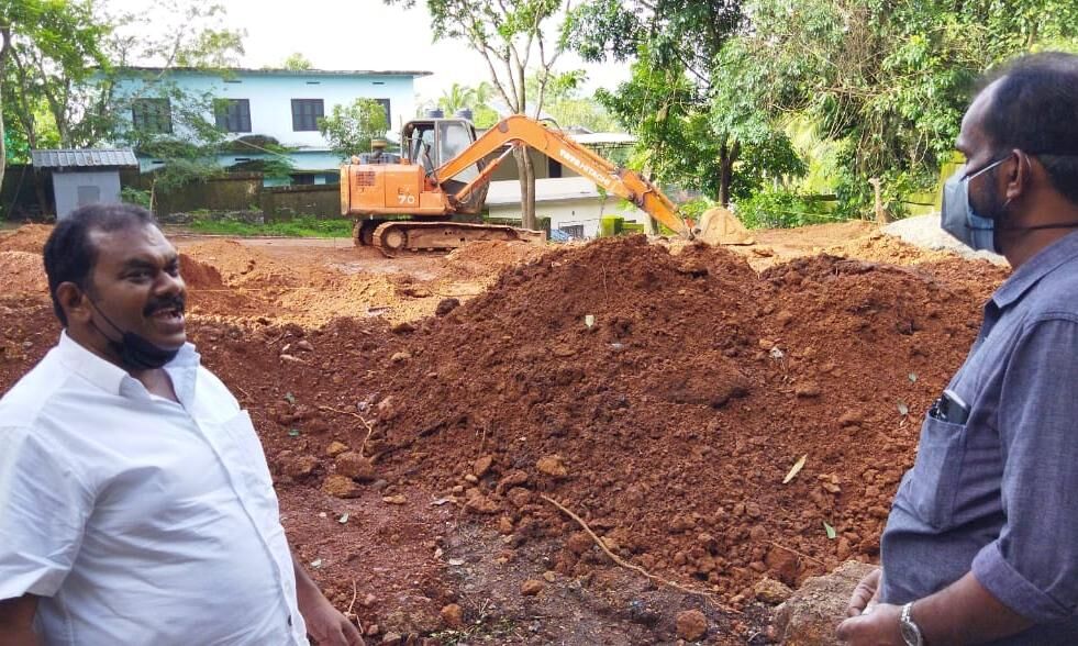 കുടുംബ ആരോഗ്യ കേന്ദ്രത്തിന്റെ കെട്ടിട നിര്മാണം തടഞ്ഞു കുടുംബ ആരോഗ്യ കേന്ദ്രത്തിന്റെ കെട്ടിട നിര്മാണം തടഞ്ഞു
