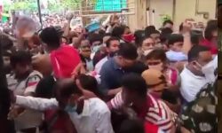 വിഐപി സന്ദര്ശനം: ഉജ്ജൈന് ക്ഷേത്രത്തില് തിക്കുംതിരക്കും; കൊവിഡ് മാര്ഗ നിര്ദേശങ്ങളുടെ വ്യാപകലംഘനം വിഐപി സന്ദര്ശനം: ഉജ്ജൈന് ക്ഷേത്രത്തില് തിക്കുംതിരക്കും; കൊവിഡ് മാര്ഗ നിര്ദേശങ്ങളുടെ വ്യാപകലംഘനം