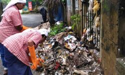 നഗര ശുചീകരണ തൊഴിലാളികളുടെ ശമ്പളവും പെന്ഷനും പരിഷ്കരിക്കും; യന്ത്രവല്ക്കരണം നടപ്പാക്കുമെന്നും മന്ത്രി എം.വി ഗോവിന്ദന് നഗര ശുചീകരണ തൊഴിലാളികളുടെ ശമ്പളവും പെന്ഷനും പരിഷ്കരിക്കും; യന്ത്രവല്ക്കരണം നടപ്പാക്കുമെന്നും മന്ത്രി എം.വി ഗോവിന്ദന്