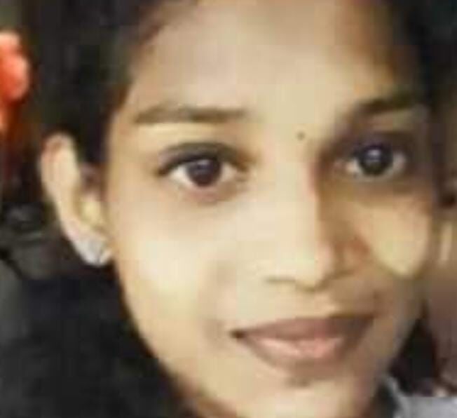 വിദ്യാര്ത്ഥിനിയെ വീട്ടിനുള്ളില് തൂങ്ങി മരിച്ച നിലയില് കണ്ടെത്തി വിദ്യാര്ത്ഥിനിയെ വീട്ടിനുള്ളില് തൂങ്ങി മരിച്ച നിലയില് കണ്ടെത്തി