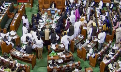 പ്രതിപക്ഷ പ്രതിഷേധത്തിനിടെ ലോക്‌സഭ ചര്‍ച്ചയ്ക്കു പോലുമെടുക്കാതെ രണ്ട് ബില്ലുകള്‍കൂടി പാസാക്കി