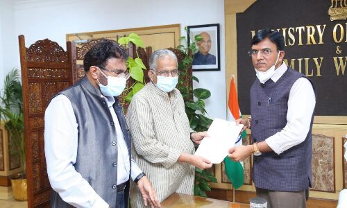 വാക്സിനേഷന് പ്രശ്നങ്ങള്; ലീഗ് എംപിമാര് കേന്ദ്രമന്ത്രിയെ കണ്ടു വാക്സിനേഷന് പ്രശ്നങ്ങള്; ലീഗ് എംപിമാര് കേന്ദ്രമന്ത്രിയെ കണ്ടു