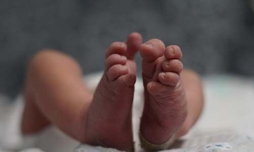 രണ്ടുമാസം പ്രായമുള്ള കുഞ്ഞിനെ ക്രൂരമായി മര്‍ദ്ദിച്ചു; ഡല്‍ഹിയില്‍ നഴ്‌സ് അറസ്റ്റില്‍