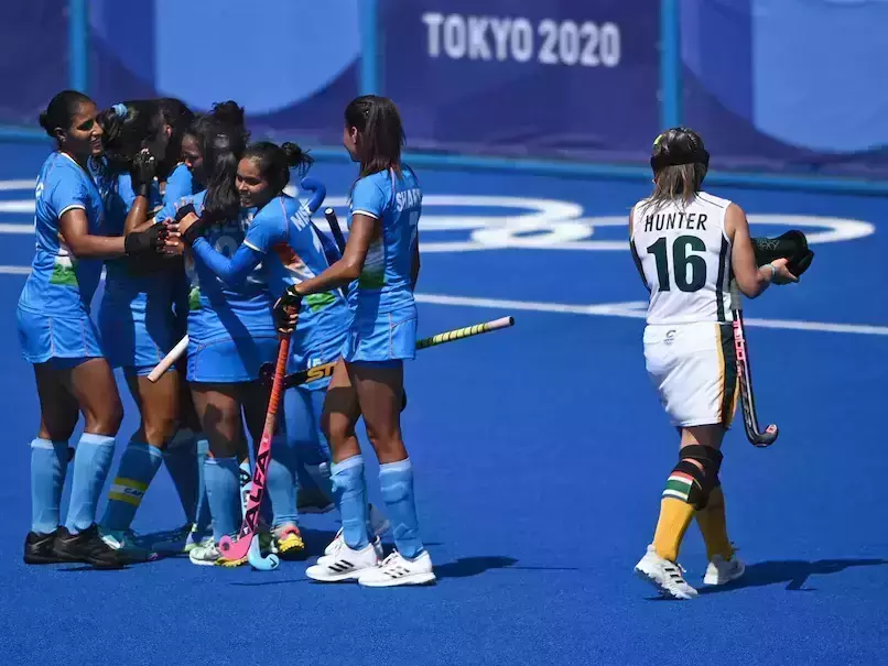വനിതാ ഹോക്കിയില്‍ ഇന്ത്യക്ക് ക്വാര്‍ട്ടര്‍ പ്രതീക്ഷ; ദക്ഷിണാഫ്രിക്കയെ വീഴ്ത്തി