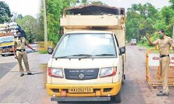 കേരളം, മഹാരാഷ്ട്ര എന്നിവിടങ്ങളില് നിന്നുള്ളവര്ക്ക് ആര്ടിപിസിആര് സര്ട്ടിഫിക്കറ്റ് നിര്ബന്ധമാക്കി കര്ണാടക; അതിര്ത്തികളില് കര്ശന പരിശോധന കേരളം, മഹാരാഷ്ട്ര എന്നിവിടങ്ങളില് നിന്നുള്ളവര്ക്ക് ആര്ടിപിസിആര് സര്ട്ടിഫിക്കറ്റ് നിര്ബന്ധമാക്കി കര്ണാടക; അതിര്ത്തികളില് കര്ശന പരിശോധന