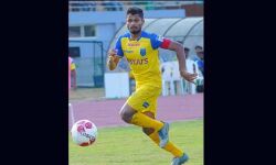 കേരള ബ്ലാസ്റ്റേഴ്സ് 29 അംഗ പ്രീ സീസണ് സ്ക്വാഡില് ഇടംപിടിച്ച് പരിയാപുരത്തിന്റെ മിന്നും താരം ഷഹജാസ് കേരള ബ്ലാസ്റ്റേഴ്സ് 29 അംഗ പ്രീ സീസണ് സ്ക്വാഡില് ഇടംപിടിച്ച് പരിയാപുരത്തിന്റെ മിന്നും താരം ഷഹജാസ്