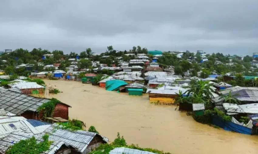 മഴയും പ്രളയവും: ദുരിതമൊഴിയാതെ റോഹിന്ഗ്യന് അഭയാര്ഥികള് (ചിത്രങ്ങളിലൂടെ) മഴയും പ്രളയവും: ദുരിതമൊഴിയാതെ റോഹിന്ഗ്യന് അഭയാര്ഥികള് (ചിത്രങ്ങളിലൂടെ)