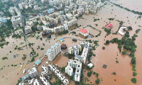 പ്രളയം: 11,500 കോടിയുടെ ദുരിതാശ്വാസ പാക്കേജ് പ്രഖ്യാപിച്ച് മഹാരാഷ്ട്ര സര്‍ക്കാര്‍