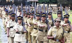 കൊല്ലത്ത് പോലിസ് സ്റ്റേഷനില് പരാതിക്കാരുടെ മുന്നില് വനിതാ എസ്ഐമാര് ഏറ്റുമുട്ടി കൊല്ലത്ത് പോലിസ് സ്റ്റേഷനില് പരാതിക്കാരുടെ മുന്നില് വനിതാ എസ്ഐമാര് ഏറ്റുമുട്ടി