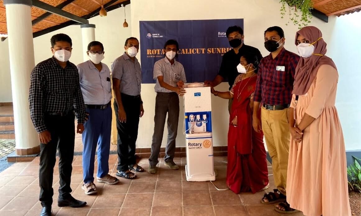 റോട്ടറി കാലിക്കറ്റ് സണ്‍റൈസ് ഉദയം ഹോമിന് വാട്ടര്‍ പ്യുരിഫയറും സീലിങ് ഫാനുകളും കൈമാറി