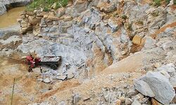 ക്വാറി ഉടമകള്ക്ക് തിരിച്ചടി; ഹരിത ട്രിബ്യൂണല് ഉത്തരവ് സ്റ്റേ ചെയ്യാന് സുപ്രീം കോടതി വിസമ്മതിച്ചു ക്വാറി ഉടമകള്ക്ക് തിരിച്ചടി; ഹരിത ട്രിബ്യൂണല് ഉത്തരവ് സ്റ്റേ ചെയ്യാന് സുപ്രീം കോടതി വിസമ്മതിച്ചു