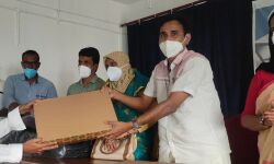 പരപ്പനങ്ങാടി: മത്സ്യത്തൊഴിലാളികളുടെ മക്കള്ക്ക് ലാപ്ടോപ്പുകള് നല്കി പരപ്പനങ്ങാടി: മത്സ്യത്തൊഴിലാളികളുടെ മക്കള്ക്ക് ലാപ്ടോപ്പുകള് നല്കി