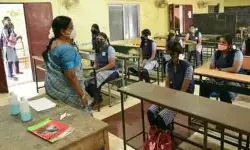 ലോക്ക്ഡൗണ് രണ്ടാഴ്ച കൂടി നീട്ടി തമിഴ്നാട്; സ്കൂളുകള് സപ്തംബര് ഒന്നിന് തുറക്കും ലോക്ക്ഡൗണ് രണ്ടാഴ്ച കൂടി നീട്ടി തമിഴ്നാട്; സ്കൂളുകള് സപ്തംബര് ഒന്നിന് തുറക്കും