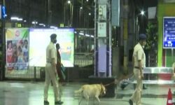 മുംബൈ: മൂന്ന് റെയില്‍വേ സ്റ്റേഷനിലും അമിതാബ് ബച്ചന്റെ വസതിയിലും വ്യാജ  ബോംബ് ഭീഷണി; രണ്ട് പേര്‍ പിടിയില്‍