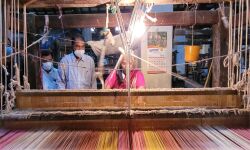 കൈത്തറി യൂനിഫോം കൂടുതല്‍ ക്ലാസുകളിലേക്ക്; ഇന്‍കം സപോര്‍ട്ട് സ്‌കീമില്‍ കൈത്തറി തൊഴിലാളികള്‍ക്ക് 1250രൂപ നല്‍കുമെന്നും മന്ത്രി