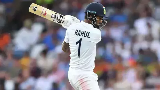 നോട്ടിങ്ഹാമില് ഇംഗ്ലണ്ട് 303ന് പുറത്ത്; ഇന്ത്യക്ക് ലക്ഷ്യം 174 റണ്സ് നോട്ടിങ്ഹാമില് ഇംഗ്ലണ്ട് 303ന് പുറത്ത്; ഇന്ത്യക്ക് ലക്ഷ്യം 174 റണ്സ്