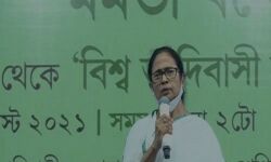 അഹങ്കാരത്തിനേറ്റ തിരിച്ചടി; മോദി രാജിവയ്ക്കണം: മമതാ ബാനര്‍ജി