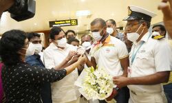 ശ്രീജേഷിന് നെടുമ്പാശേരി വിമാനത്താവളത്തില്‍ ഉജ്ജ്വല സ്വീകരണം