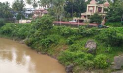 പ്രളയത്തില് തകര്ന്ന വെസ്റ്റ് പത്തനാപുരം- ചാലിയാര് റോഡ് അറ്റകുറ്റപ്പണി നടത്താത്തതില് പ്രതിഷേധം പ്രളയത്തില് തകര്ന്ന വെസ്റ്റ് പത്തനാപുരം- ചാലിയാര് റോഡ് അറ്റകുറ്റപ്പണി നടത്താത്തതില് പ്രതിഷേധം