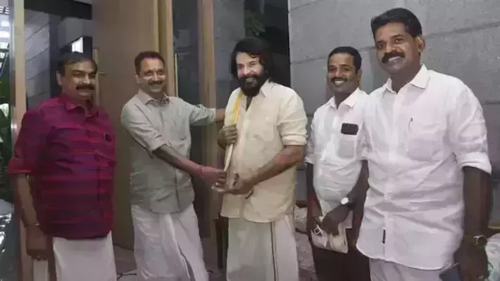 മമ്മൂട്ടിയെ ബിജെപി സംസ്ഥാന നേതാക്കള്‍ വീട്ടില്‍ ചെന്ന് ആദരിച്ചു