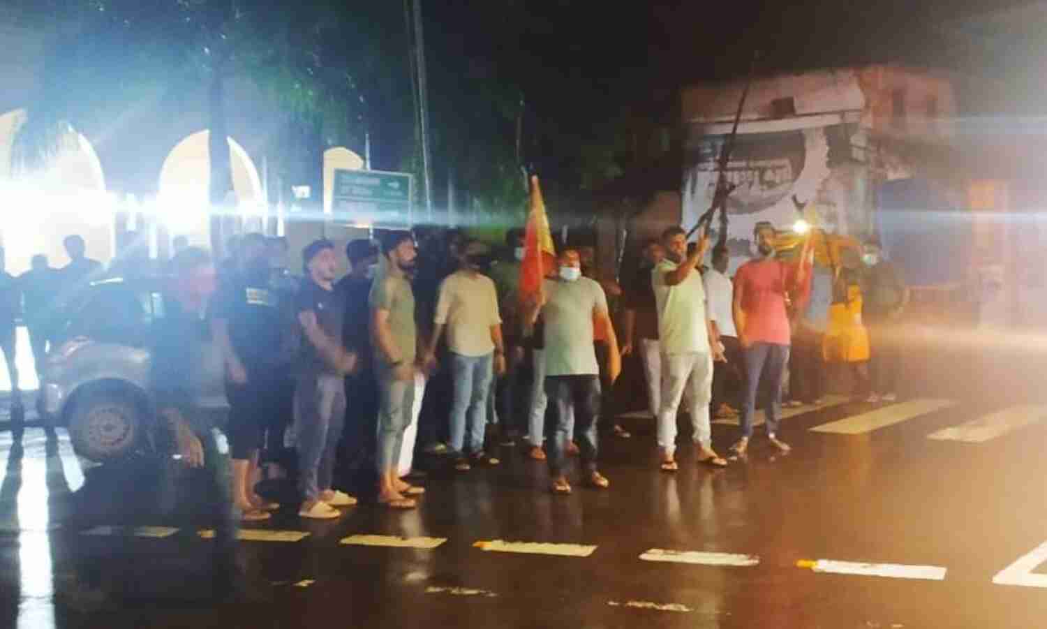 ആര്എസ്എസ് കേന്ദ്രത്തിലെ മാരാകായുധങ്ങള്; എസ്ഡിപിഐ പ്രതിഷേധ പ്രകടനം നടത്തി ആര്എസ്എസ് കേന്ദ്രത്തിലെ മാരാകായുധങ്ങള്; എസ്ഡിപിഐ പ്രതിഷേധ പ്രകടനം നടത്തി