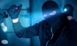 ചാലക്കുടിയില്‍ ജ്വല്ലറിയില്‍ മോഷണം