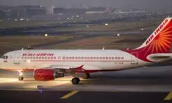 അനിശ്ചിതത്വത്തിനൊടുവില് എയര് ഇന്ത്യ വിമാനം കാബൂള് വിമാനത്താവളത്തിലിറങ്ങി അനിശ്ചിതത്വത്തിനൊടുവില് എയര് ഇന്ത്യ വിമാനം കാബൂള് വിമാനത്താവളത്തിലിറങ്ങി