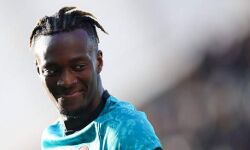 ടാമി അബ്രഹാം ഇനി റോമാ താരം