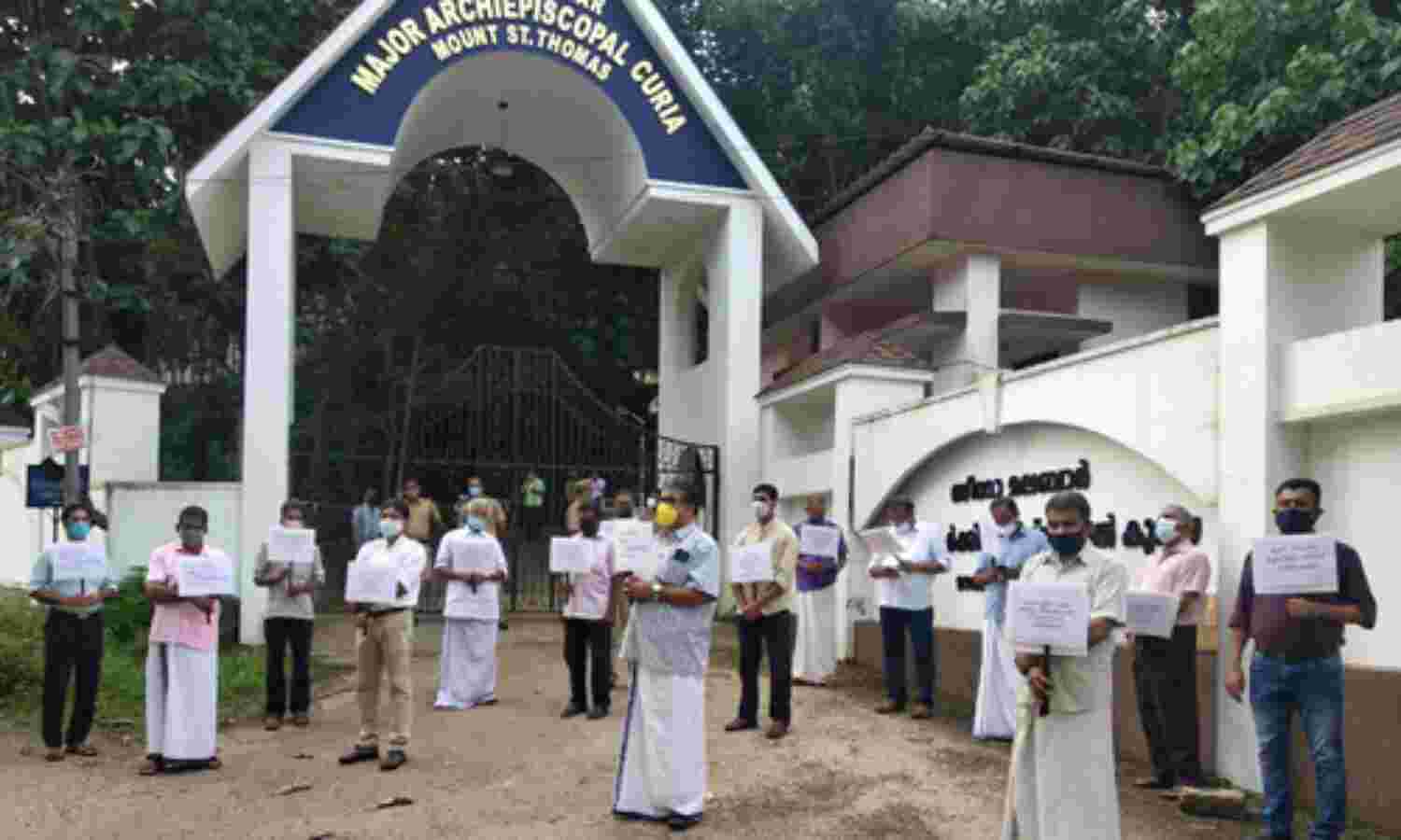 കര്ദിനാള് മാര് ജോര്ജ് ആലഞ്ചേരിയെ സിനഡ് നേതൃത്വത്തില് നിന്ന് പുറത്താക്കണമെന്ന് അല്മായ മുന്നേറ്റം കര്ദിനാള് മാര് ജോര്ജ് ആലഞ്ചേരിയെ സിനഡ് നേതൃത്വത്തില് നിന്ന് പുറത്താക്കണമെന്ന് അല്മായ മുന്നേറ്റം