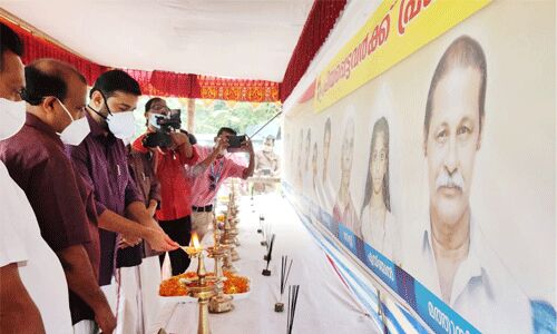 പ്രളയം: കുറാഞ്ചേരി ദുരന്തത്തിന്റെ മൂന്നാം വര്ഷത്തില് ആദരാഞ്ജലി അര്പ്പിച്ച് നാട് പ്രളയം: കുറാഞ്ചേരി ദുരന്തത്തിന്റെ മൂന്നാം വര്ഷത്തില് ആദരാഞ്ജലി അര്പ്പിച്ച് നാട്