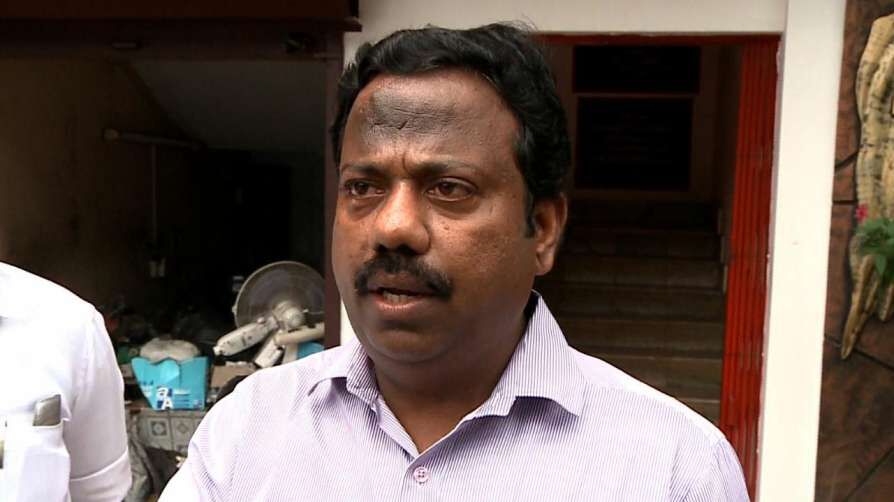 സിപിഎം കളമശ്ശേരി മുന് ഏരിയ സെക്രട്ടറി സക്കീര് ഹുസൈനെതിരെ വീണ്ടും പാര്ട്ടി അന്വേഷണം സിപിഎം കളമശ്ശേരി മുന് ഏരിയ സെക്രട്ടറി സക്കീര് ഹുസൈനെതിരെ വീണ്ടും പാര്ട്ടി അന്വേഷണം