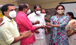 സംസ്ഥാനത്ത് റേഷന്‍ കാര്‍ഡ് ഇല്ലാത്ത ഒരാളും ഉണ്ടാകരുത്; ട്രാന്‍സ്‌ജെന്‍ഡേഴ്‌സിനുള്ള റേഷന്‍ കാര്‍ഡ് വിതരണം ചെയ്ത് മന്ത്രി