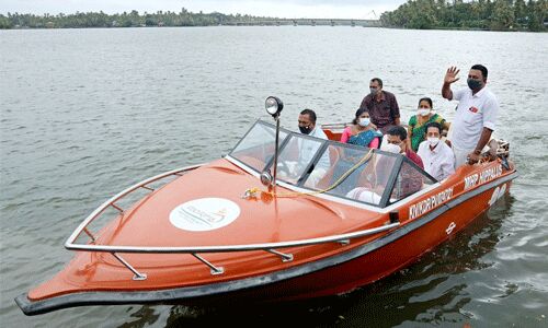 മുസിരിസില്‍ അത്യാധുനിക സുരക്ഷാ ബോട്ടുകള്‍ നീറ്റിലിറക്കി