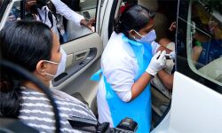 ഡ്രൈവ് ത്രൂ വാക്‌സിനേഷന്‍: വിജയകരമായാല്‍ കൂടുതല്‍ ജില്ലകളിലേക്ക് വ്യാപിപ്പിക്കുമെന്ന് മന്ത്രി വീണാ ജോര്‍ജ്