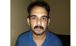 വസ്ത്ര വ്യാപാര സ്ഥാപനത്തില് ജോലിക്കെത്തിയ വീട്ടമ്മയെ വിവാഹ വാഗ്ദാനം നല്കി പീഡിപ്പിച്ച സംഭവം: സ്ഥാപന ഉടമ അറസ്റ്റില് വസ്ത്ര വ്യാപാര സ്ഥാപനത്തില് ജോലിക്കെത്തിയ വീട്ടമ്മയെ വിവാഹ വാഗ്ദാനം നല്കി പീഡിപ്പിച്ച സംഭവം: സ്ഥാപന ഉടമ അറസ്റ്റില്