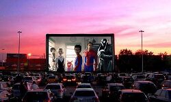 റിയാദില് കാര് സിനിമാ പ്രദര്ശനം പുനരാരംഭിച്ചു റിയാദില് കാര് സിനിമാ പ്രദര്ശനം പുനരാരംഭിച്ചു