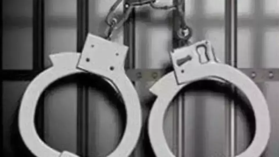 കാക്കനാട് മയക്ക് മരുന്നു കേസ്: വിട്ടയച്ച യുവതി അറസ്റ്റില് കാക്കനാട് മയക്ക് മരുന്നു കേസ്: വിട്ടയച്ച യുവതി അറസ്റ്റില്