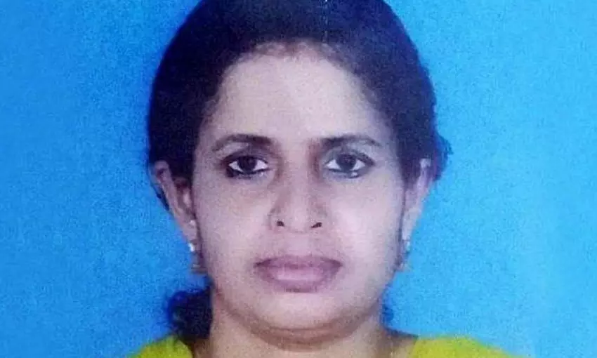 താത്കാലിക ജോലിയില് നിന്ന് ഭര്ത്താവിനെ പിരിച്ചുവിട്ടു; യുവതി കിണറ്റില് ചാടി മരിച്ചു താത്കാലിക ജോലിയില് നിന്ന് ഭര്ത്താവിനെ പിരിച്ചുവിട്ടു; യുവതി കിണറ്റില് ചാടി മരിച്ചു